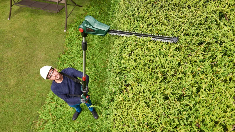 Bosch UniversalHedgePole 18 Pic_1
