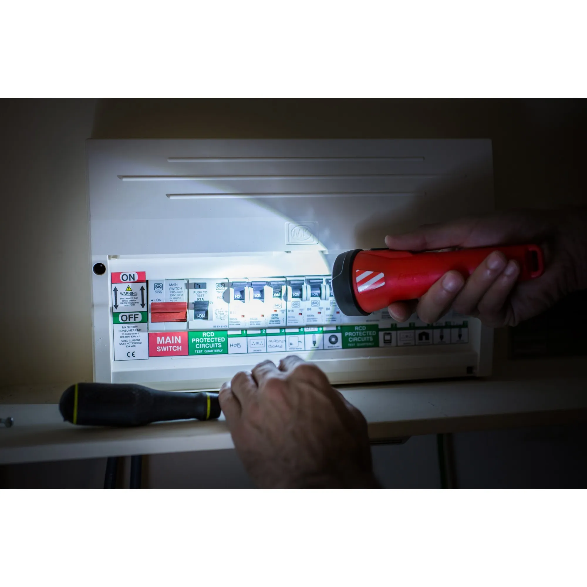 Energizer Waterproof 2 AA LED Pic_2