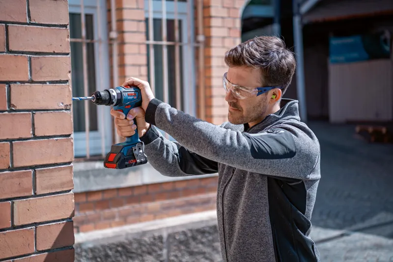 BOSCH ROBERT POWER TOOLS GMBH GSB 18V-90 C Pic_1