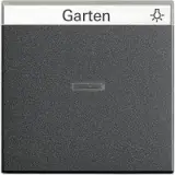 067028